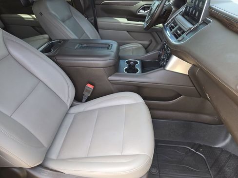 Used 2021 Chevrolet Suburban Z71 w/ Rear Media and Nav Package AWD/4WD image 9
