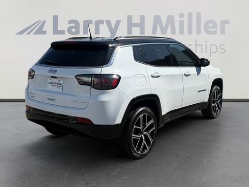 Used 2025 Jeep Compass Limited w/ Elite Group AWD/4WD image 5