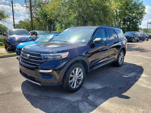 Used 2022 Ford Explorer XLT w/ Equipment Group 202A AWD/4WD image 4
