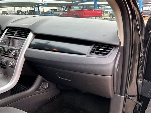 Used 2013 Ford Edge SE image 17