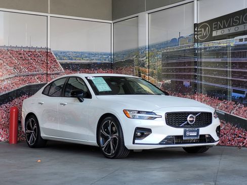 Used 2024 Volvo S60 B5 Core image 1