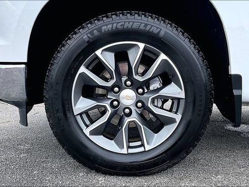 Used 2024 Chevrolet Silverado 1500 LT AWD/4WD image 35