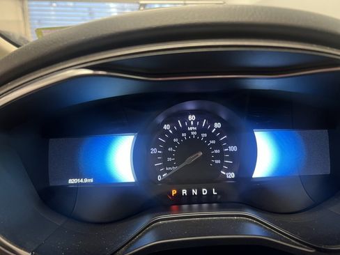 Used 2019 Ford Fusion SE image 2