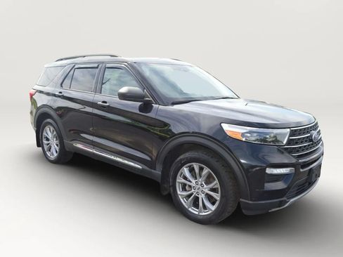 Used 2020 Ford Explorer XLT w/ Equipment Group 202A AWD/4WD image 11