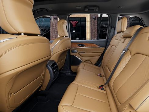 New 2026 Jeep Grand Cherokee Summit image 23