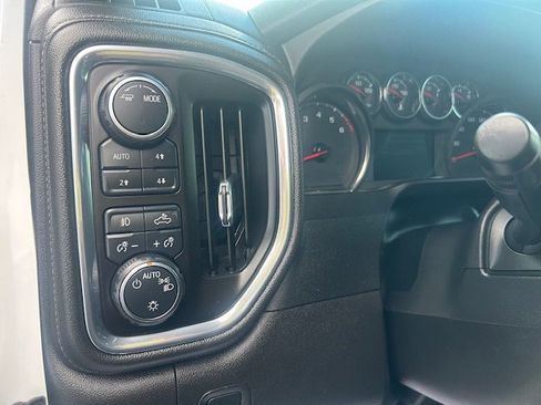 Used 2022 Chevrolet Silverado 2500 LT w/ Convenience Package image 18