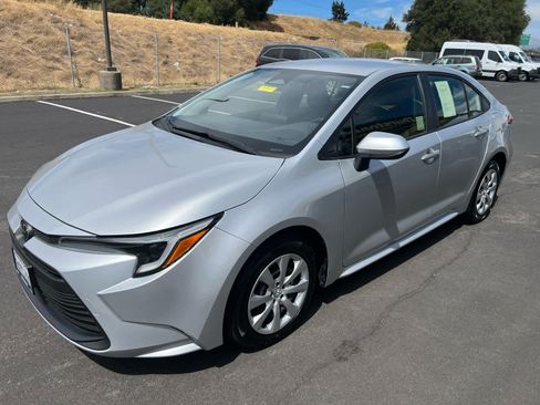 Used 2026 Toyota Corolla LE FWD image 5