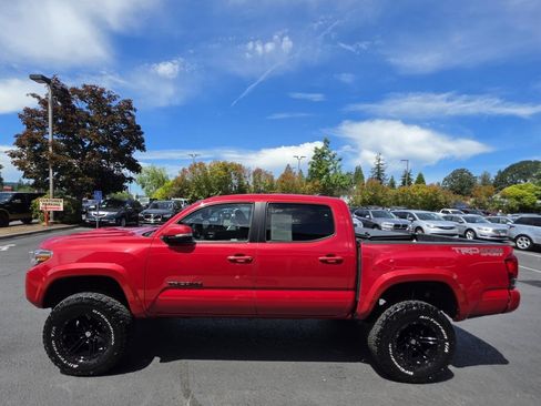 Used 2017 Toyota Tacoma TRD Sport w/ Tow Package (A/T) AWD/4WD image 1