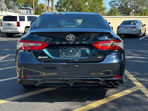 Used 2018 Toyota Camry SE image 6
