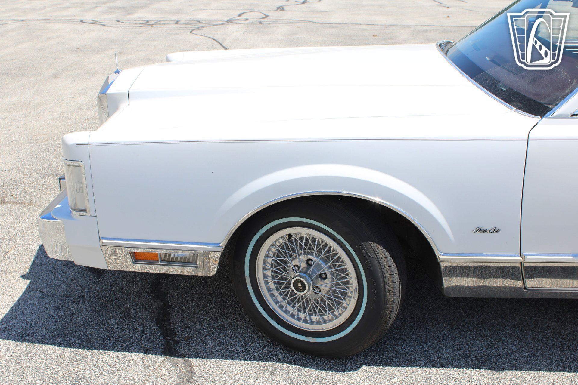 Used 1988 Lincoln Town Car Signature RWD image 31