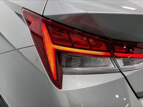 Used 2023 Hyundai Elantra Limited FWD image 35