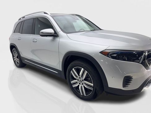 Used 2023 Mercedes-Benz EQB 300 4MATIC w/ Pinnacle Package image 12