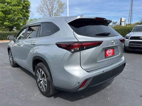 Used 2025 Toyota Highlander XLE AWD/4WD image 8