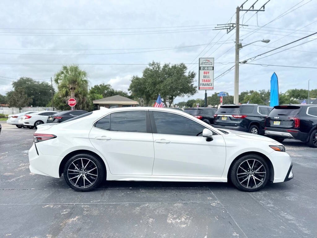 Used 2021 Toyota Camry SE FWD image 4