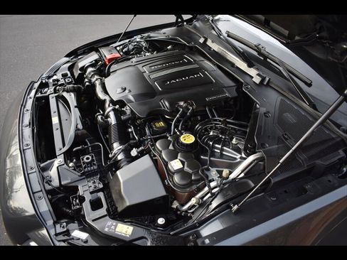 Used 2016 Jaguar XF S image 42