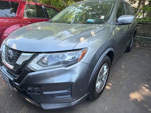 Used 2018 Nissan Rogue S FWD image 2