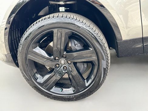 Used 2025 Land Rover Discovery Dynamic SE AWD/4WD image 44
