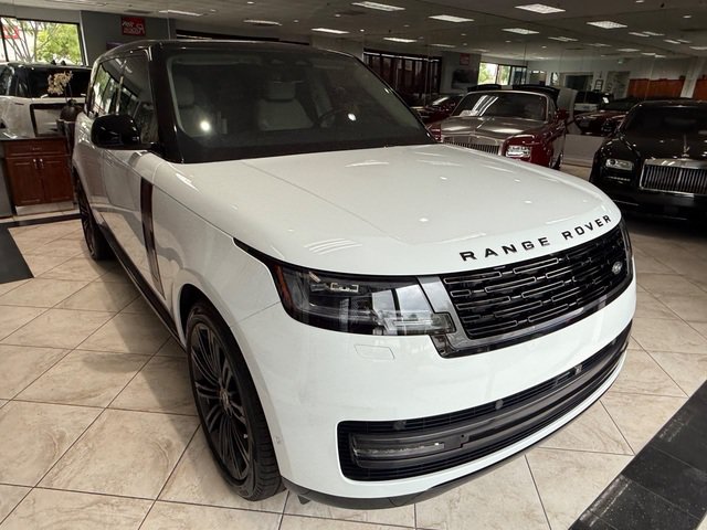 Used 2024 Land Rover Range Rover Long Wheelbase SE AWD/4WD image 2