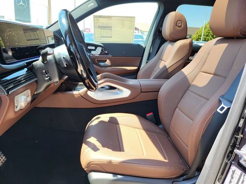 Used 2025 Mercedes-Benz GLS 450 4MATIC image 3