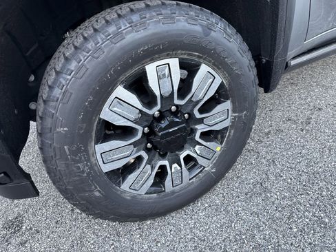 New 2026 GMC Sierra 2500 Denali w/ Denali Reserve Package image 8