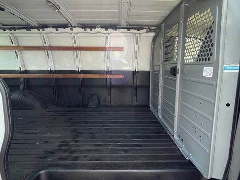Used 2017 Chevrolet Express 2500 Extended RWD image 28