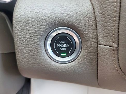 Used 2022 GMC Yukon XL Denali w/ Advanced Technology Package AWD/4WD image 24