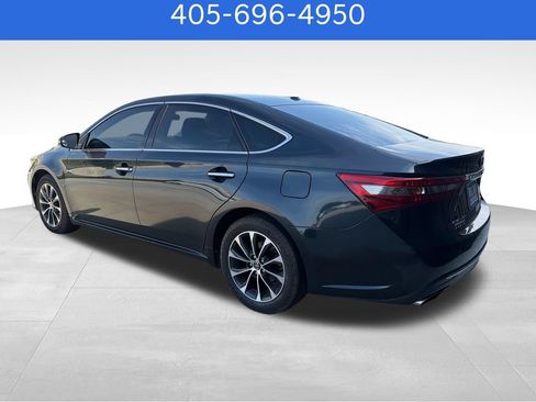 Used 2017 Toyota Avalon XLE FWD image 3