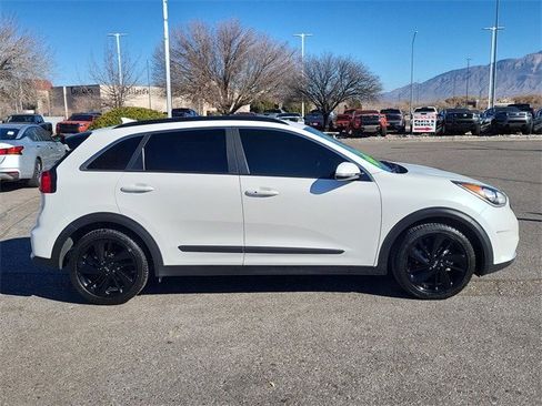 Used 2019 Kia Niro S Touring image 3