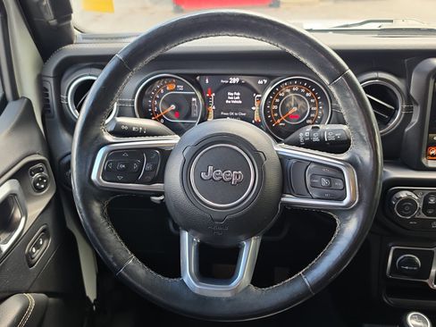 Used 2019 Jeep Wrangler Unlimited Sahara AWD/4WD image 18