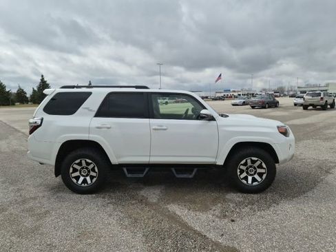 Used 2021 Toyota 4Runner TRD Off-Road Premium w/ Moonroof Package AWD/4WD image 4