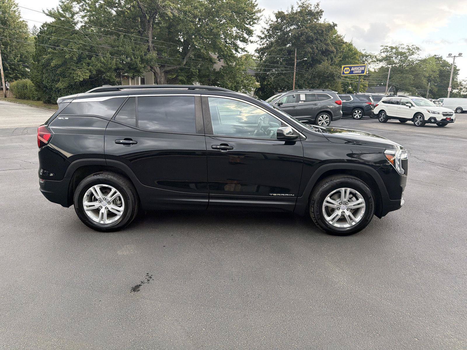 Used 2023 GMC Terrain SLE w/ Driver Convenience Package AWD/4WD image 6