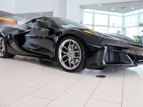 Used 2025 Chevrolet Corvette Z06 image 9