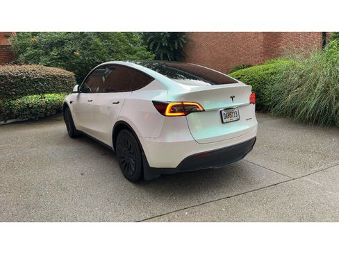 Used 2024 Tesla Model Y Long Range AWD/4WD image 4