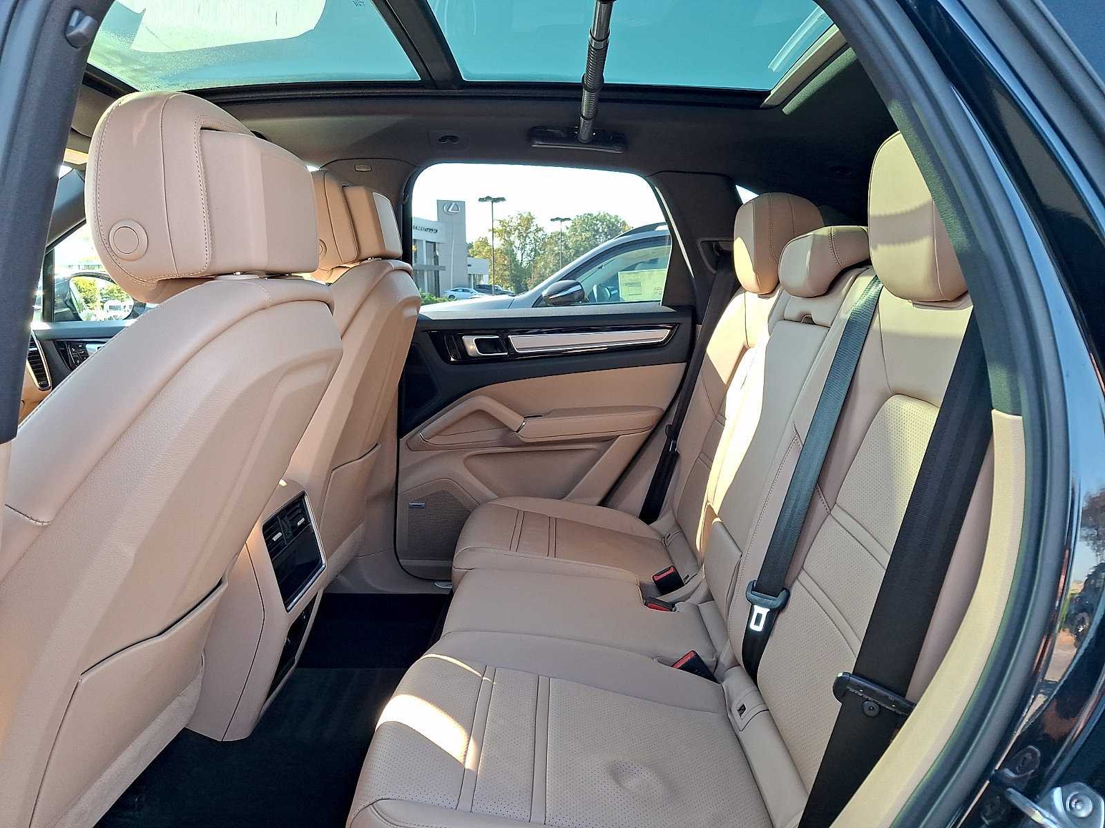 Used 2019 Porsche Cayenne AWD/4WD image 10