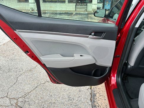 Used 2017 Hyundai Elantra SE FWD image 25
