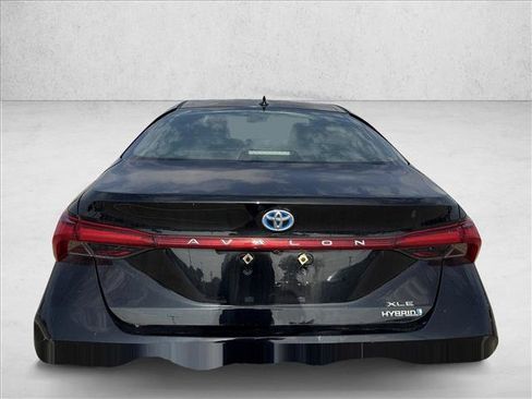 Used 2019 Toyota Avalon XLE w/ Moonroof Package FWD image 3