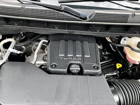 Used 2024 Chevrolet Silverado 1500 LT AWD/4WD image 32