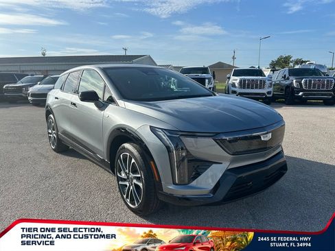 Used 2025 Cadillac Optiq Sport 2 w/ LPO, Floor Liner Package AWD/4WD image 3