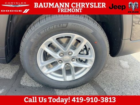 New 2025 Jeep Grand Cherokee L Laredo w/ Trailer Tow Package AWD/4WD image 25