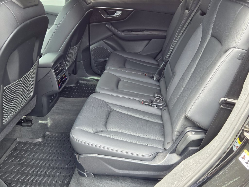 Certified 2025 Audi Q7 2.0T Premium Plus w/ Premium Plus Package AWD/4WD image 13