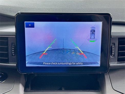 Used 2022 Ford Explorer XLT w/ Equipment Group 202A image 18