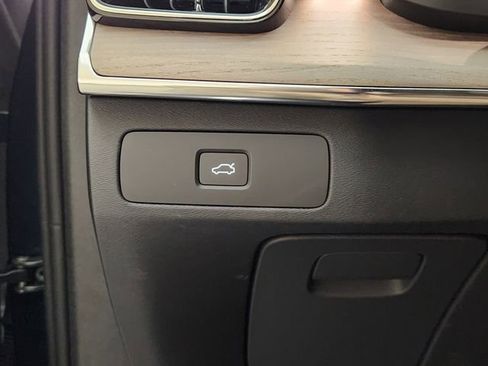 New 2026 Volvo XC90 B6 Plus w/ Protection Package Premier image 22