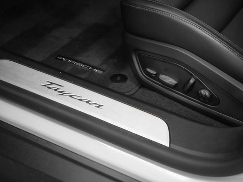 New 2025 Porsche Taycan image 29