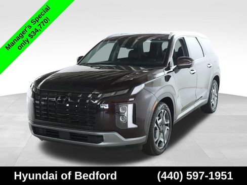 Used 2023 Hyundai Palisade Limited w/ Winter Package AWD/4WD image 3
