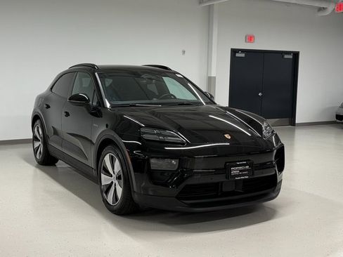 Used 2024 Porsche Macan 4 Electric image 8