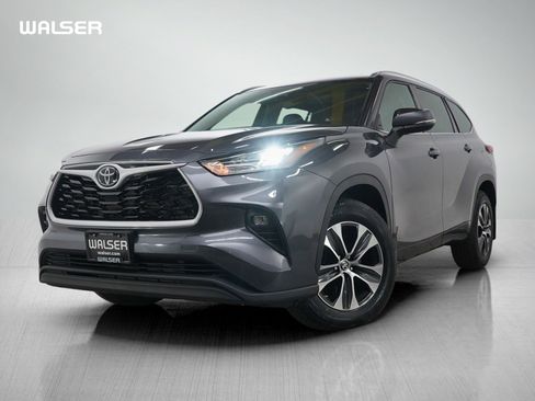 Used 2022 Toyota Highlander XLE image 1