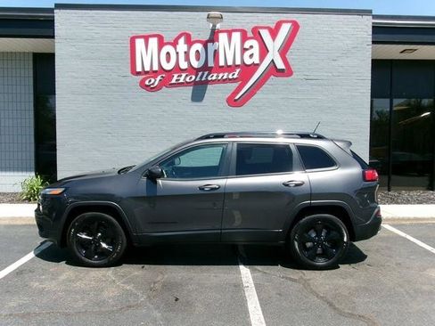 Used 2016 Jeep Cherokee Latitude w/ Cold Weather Group AWD/4WD image 1