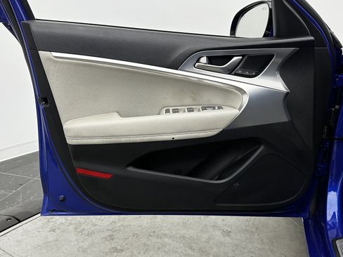 Used 2022 Genesis G70 3.3T image 11