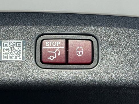 Used 2023 Mercedes-Benz GLC 300 image 39