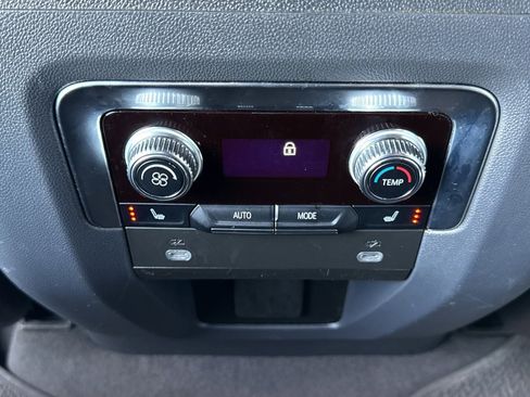 Used 2023 GMC Yukon Denali image 16